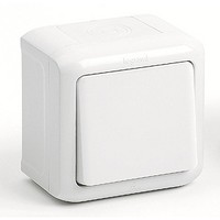 Legrand Quteo Выключатель 1 кл. полугерм. проходной (IP-44) белый